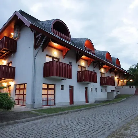 بيت ضيافة Galagonya I. Ii. Balatongyörök